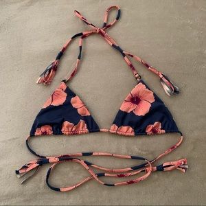 Acacia Humuhumu Top in Hibiscus